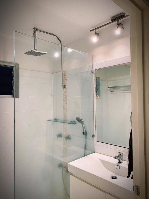 Holiday Rental Huge House With Beach Views - Darwin Tourism 1