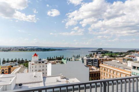 Contemporary Apartment In Newcastle CBD - Darwin Tourism 6