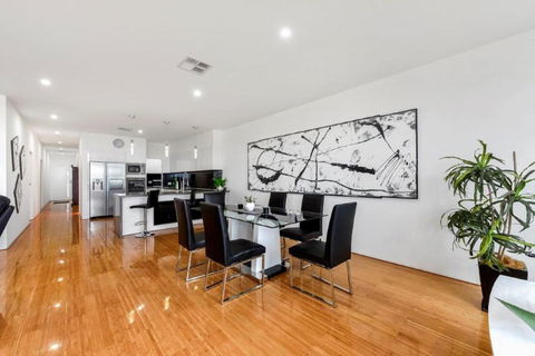 BENGALEE EXECUTIVE TOWNHOUSE MODERN & STYLISH - Darwin Tourism 3