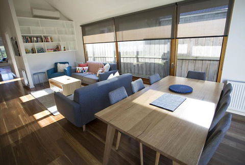 GALWAY COTTAGE - Darwin Tourism 6