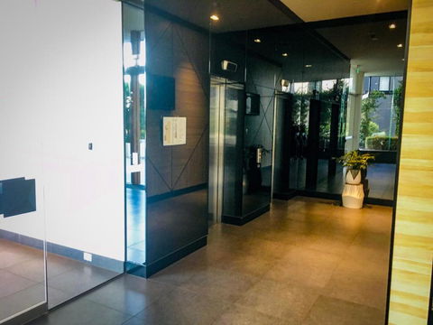 Modern Clean Luxury At The Right Price..... - Darwin Tourism 6