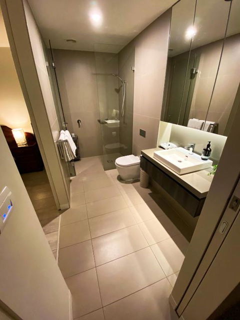 Modern Clean Luxury At The Right Price..... - Darwin Tourism 3
