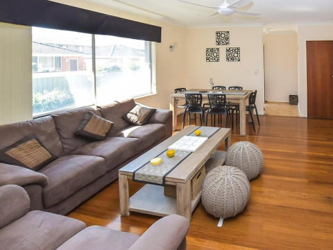 1 / 33 Wharf Street - Darwin Tourism 2