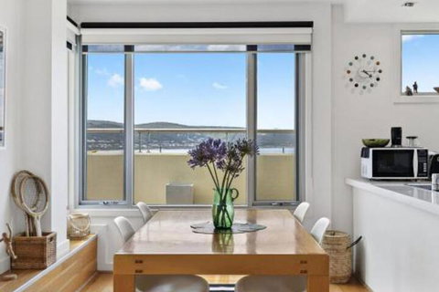 POINT GREY APARTMENT ONE VIEWPOINT - Darwin Tourism 4