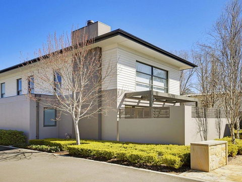 Arum 4 Heritage Park Contemporary & Timeless - Darwin Tourism 5