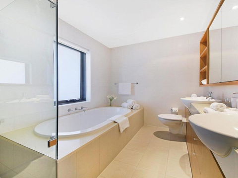 Arum 4 Heritage Park Contemporary & Timeless - Darwin Tourism 2