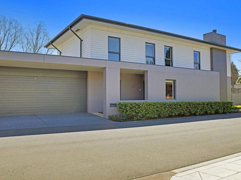 Arum 4 Heritage Park Contemporary & Timeless - Darwin Tourism 7