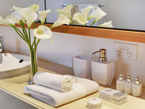 Arum 4 Heritage Park Contemporary & Timeless - Darwin Tourism 6