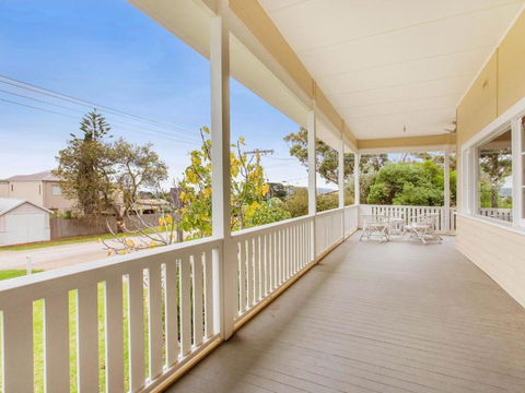 BEACHSIDE GETAWAY DROMANA - Darwin Tourism 5