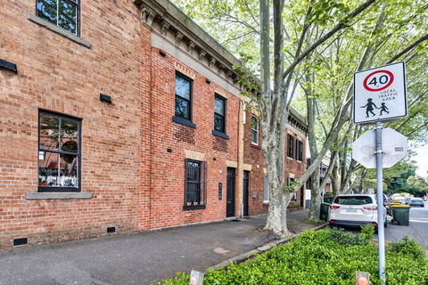 Bull Street 116 - Darwin Tourism 1