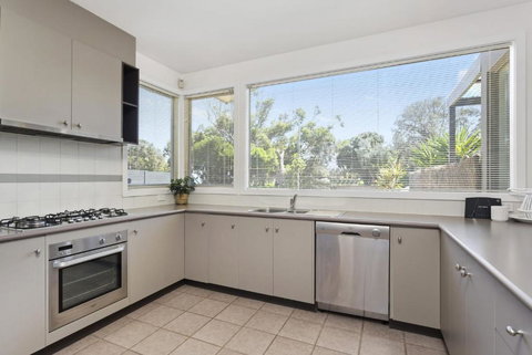 CAPELS REST CAPEL SOUND - Darwin Tourism 3