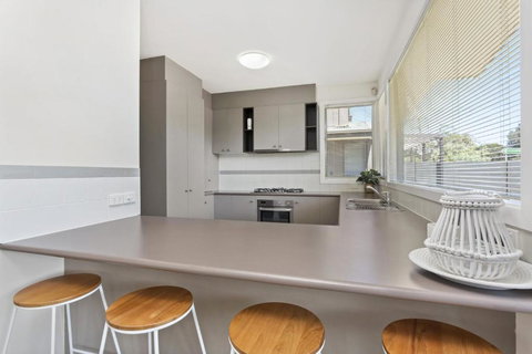 CAPELS REST CAPEL SOUND - Darwin Tourism 6