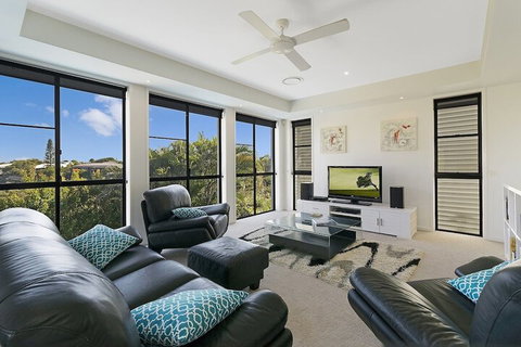 Castaways Beachside Family Retreat 44 Driftwood Drive - Darwin Tourism 4