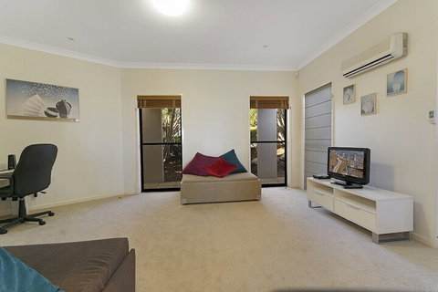 Castaways Beachside Family Retreat 44 Driftwood Drive - Darwin Tourism 6