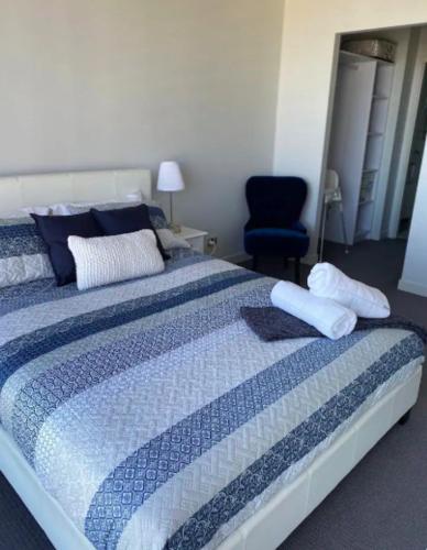 LOCATION LOCATION CITY VIEWS NETFLIX WIFI WINE - Darwin Tourism 6