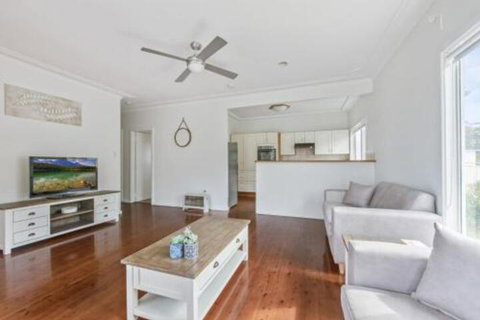 Mitchell Pde 71 Mollymook - Darwin Tourism 5