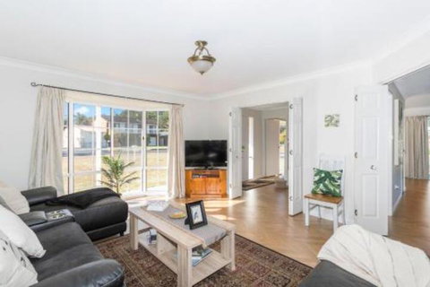 Macleay Street 23 Narrawallee - Darwin Tourism 0