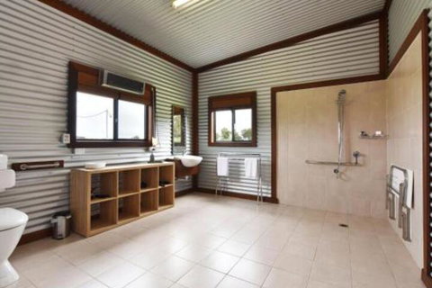 Kelman Cottage Tucked Away With Pool + Native Wildlife - Darwin Tourism 7