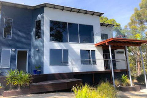 BAY Of FIRES BEACH SHACK Ocean Views From A Modern Beachhouse - Darwin Tourism 0