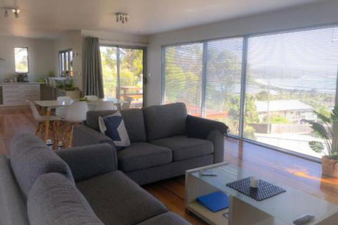 BAY Of FIRES BEACH SHACK Ocean Views From A Modern Beachhouse - Darwin Tourism 3