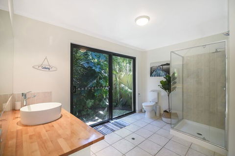 Home Away From Home, 38 Redwood Avenue, Marcus Beach, Noosa Area - Darwin Tourism 5