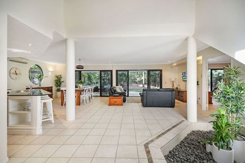Home Away From Home, 38 Redwood Avenue, Marcus Beach, Noosa Area - Darwin Tourism 3