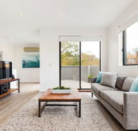 Spacious  Sunny 1 Bdrm in Surry Hills - FOV - Darwin Tourism