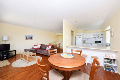 Sunbright 2/5 Petrel Street - Darwin Tourism 3