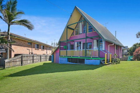 Chalet By The Sea, 10 Pelican Street, Peregian Beach - Darwin Tourism 0