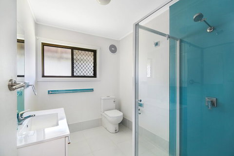 Chalet By The Sea, 10 Pelican Street, Peregian Beach - Darwin Tourism 1