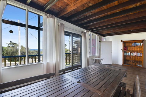 Chalet By The Sea, 10 Pelican Street, Peregian Beach - Darwin Tourism 4