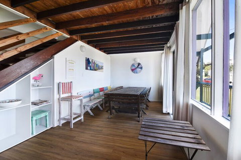 Chalet By The Sea, 10 Pelican Street, Peregian Beach - Darwin Tourism 2