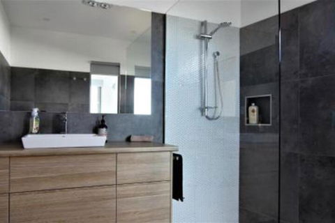 BEACHHOUSE BINALONG Luxury Waterfront Holiday House At Bay Of Fires - Darwin Tourism 1