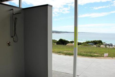 BEACHHOUSE BINALONG Luxury Waterfront Holiday House At Bay Of Fires - Darwin Tourism 0