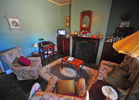 Emma Tiver Heritage Cottage - Darwin Tourism 3