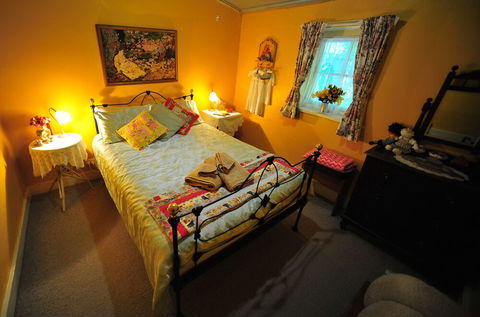 Emma Tiver Heritage Cottage - Darwin Tourism 4