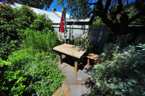 Emma Tiver Heritage Cottage - Darwin Tourism 6