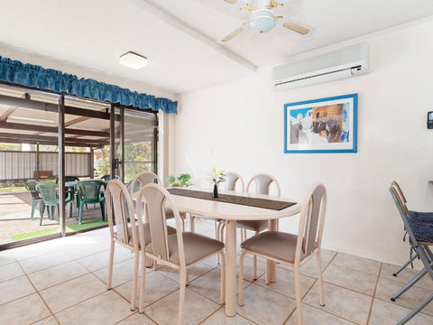 Casa Mia 1 / 8 Catalina Close Between Little Beach & Shoal Bay Beach - Darwin Tourism 2