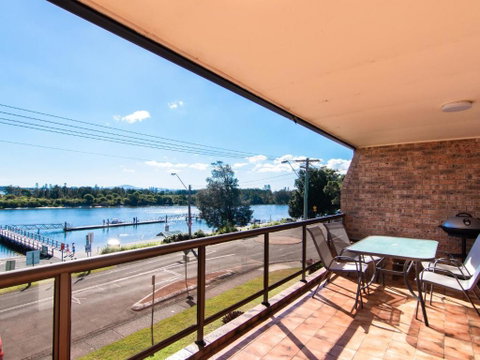 Island View 4 Opposite Wallis Lake! - Darwin Tourism 3