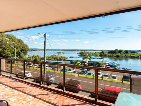 Island View 4 Opposite Wallis Lake! - Darwin Tourism 4