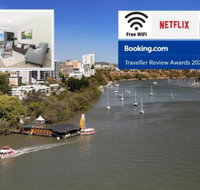 Amazing River View 3 Bedroom Apartment Brisbane CBD Netflix Fast Wifi Carpark