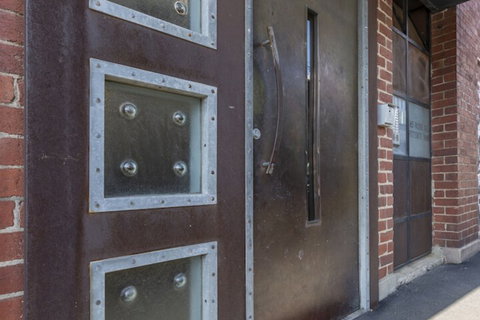 Fabulous Fitzroy Converted Warehouse - Darwin Tourism 1