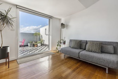 Fabulous Fitzroy Converted Warehouse - Darwin Tourism 0