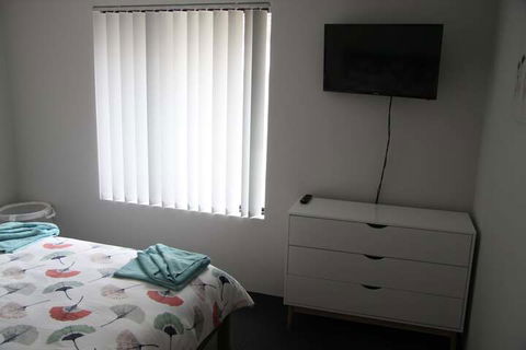 Warnbro Beach Family Accommodation - Darwin Tourism 4