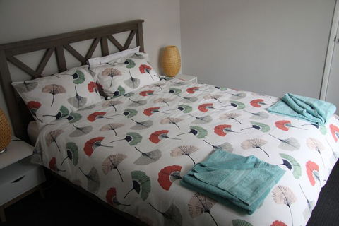 Warnbro Beach Family Accommodation - Darwin Tourism 7