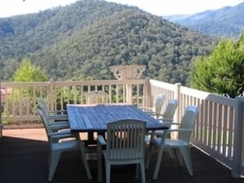 Alpine Stag Lodge House - Darwin Tourism 4