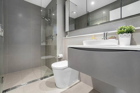 I02-china Town Luxury Service Apartment - Darwin Tourism 5