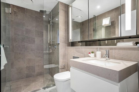 I02-china Town Luxury Service Apartment - Darwin Tourism 2