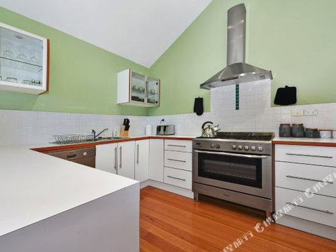 Family Friendly Weatherboard Cottage - Darwin Tourism 5