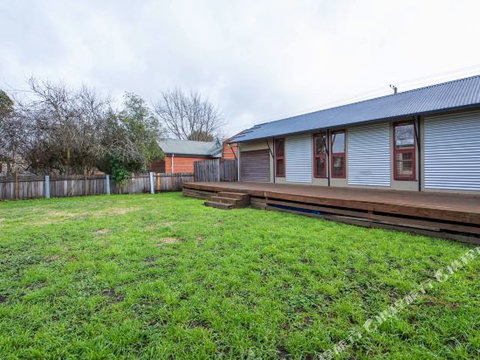 Family Friendly Weatherboard Cottage - Darwin Tourism 1